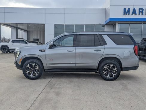 Used 2025 GMC Yukon AT4 w/ AT4 Premium Package image 9