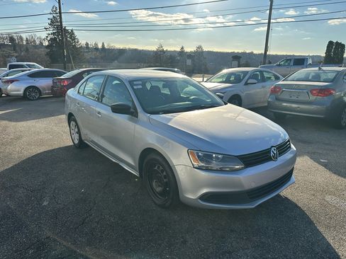 Used 2012 Volkswagen Jetta S image 2