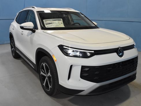 New 2026 Volkswagen Tiguan SE AWD/4WD image 1