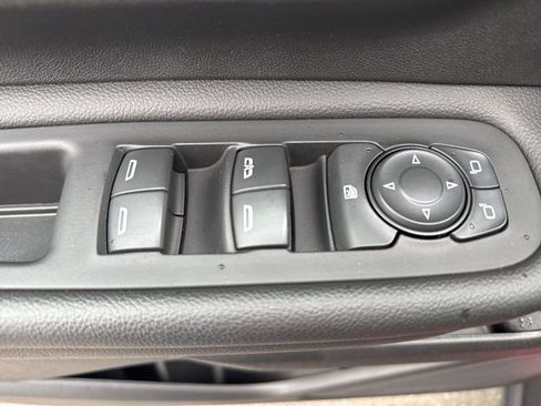 Used 2024 GMC Terrain SLE w/ Driver Convenience Package image 27