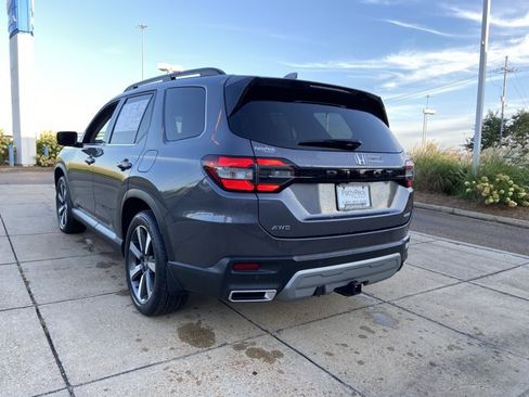 Used 2025 Honda Pilot Elite image 9