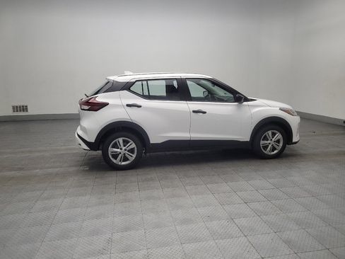 Used 2022 Nissan Kicks S image 10