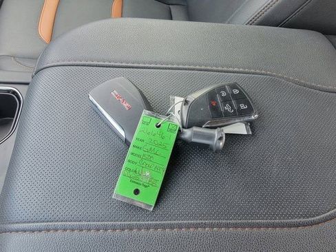Used 2025 GMC Sierra 1500 AT4 w/ Technology Package AWD/4WD image 32