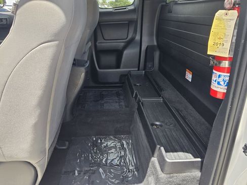 Used 2019 Toyota Tacoma SR AWD/4WD image 11