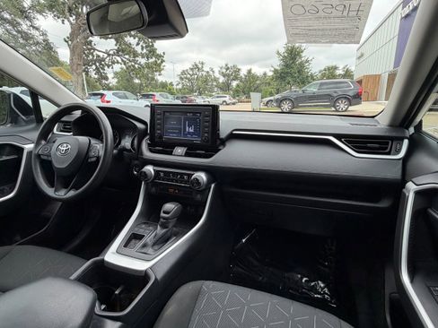 Used 2022 Toyota RAV4 XLE FWD image 13