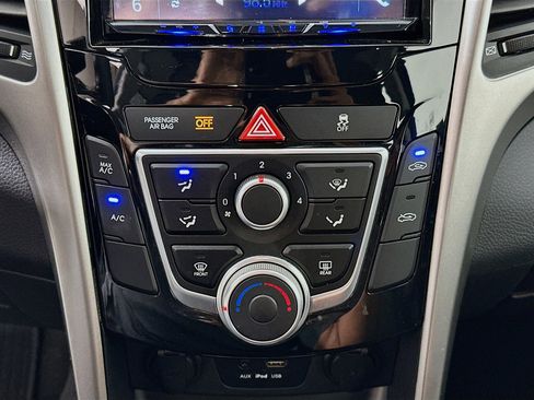Used 2017 Hyundai Elantra GT FWD image 21