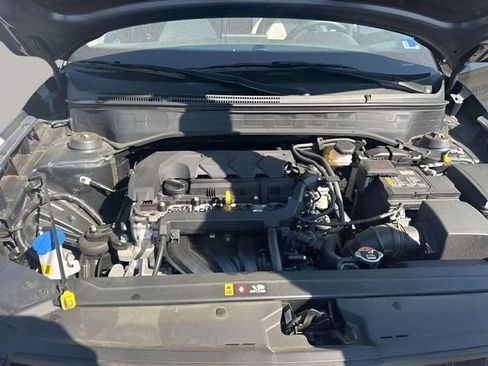 Used 2025 Hyundai Venue SEL FWD image 16