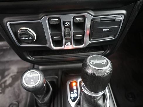 Used 2018 Jeep Wrangler Unlimited Sport S image 31