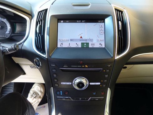Used 2019 Ford Edge Titanium w/ Equipment Group 301A AWD/4WD image 33