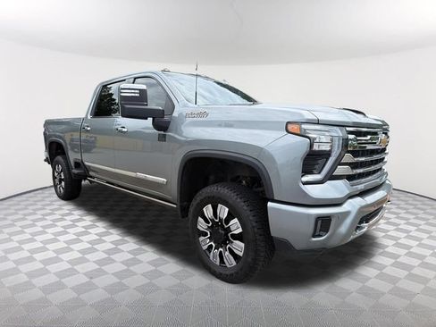 Used 2024 Chevrolet Silverado 3500 High Country w/ High Country Premium Package AWD/4WD image 3