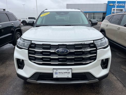 Used 2025 Ford Explorer Active w/ Active Comfort Package AWD/4WD image 2