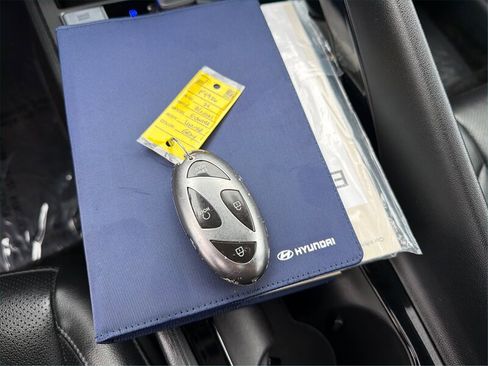 Used 2024 Hyundai Elantra Limited image 28