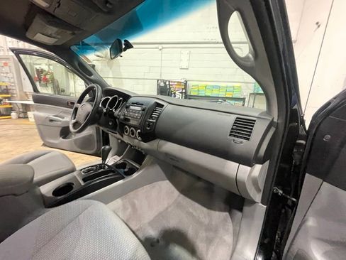 Used 2010 Toyota Tacoma 4x4 Access Cab V6 image 12