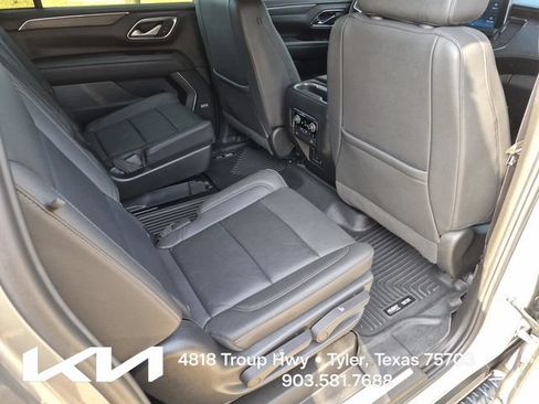 Used 2023 Chevrolet Suburban Z71 w/ Luxury Package AWD/4WD image 19