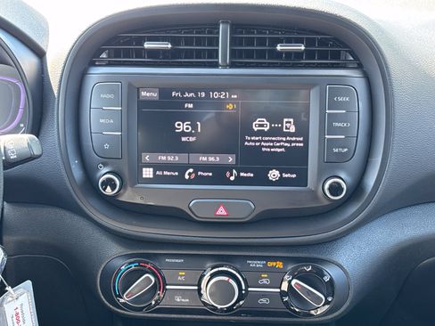 Used 2025 Kia Soul LX w/ LX Technology Package FWD image 18