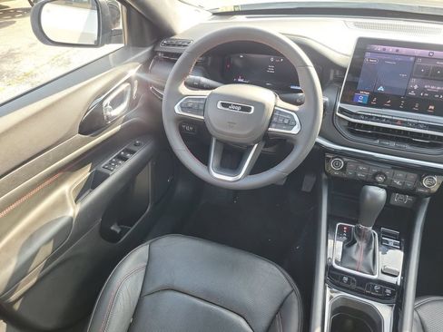 Used 2025 Jeep Compass Trailhawk w/ Trailhawk Elite Group AWD/4WD image 17