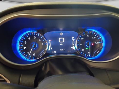 Used 2023 Chrysler Pacifica Touring-L FWD image 13