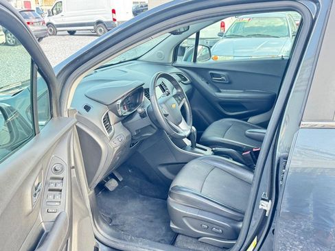 Used 2018 Chevrolet Trax LT w/ LT Convenience Package image 8