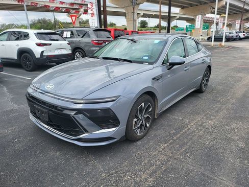 Used 2025 Hyundai Sonata SEL FWD image 2