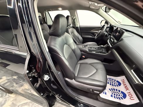 Used 2024 Toyota Grand Highlander AWD image 21