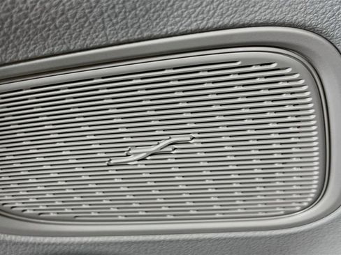 Used 2024 Mercedes-Benz GLC 300 4MATIC image 18