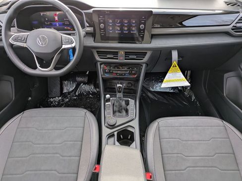 New 2026 Volkswagen Taos SE AWD/4WD image 32