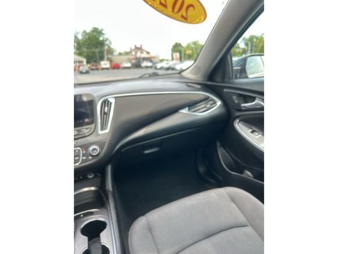 Used 2021 Chevrolet Malibu LT FWD image 9