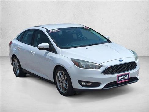 Used 2015 Ford Focus SE w/ Equipment Group 201A FWD image 3