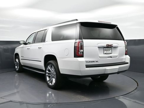 Used 2020 GMC Yukon XL SLT w/ Premium Edition image 5