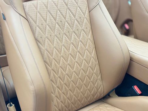 Used 2025 Aston Martin DB12 Convertible image 23