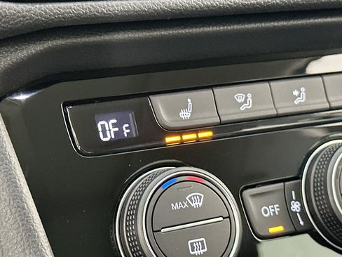 Used 2023 Volkswagen Taos SEL image 21