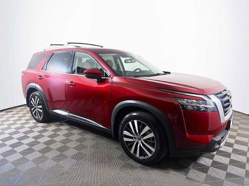 Certified 2022 Nissan Pathfinder Platinum w/ Cargo Package AWD/4WD image 3