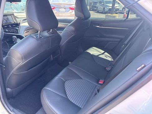 Used 2021 Toyota Camry SE FWD image 9