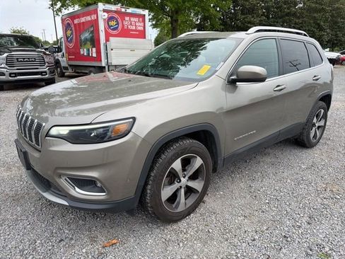 Used 2019 Jeep Cherokee Limited w/ Technology Group image 7