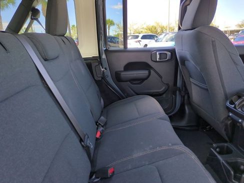 Used 2025 Jeep Wrangler Sport S image 19