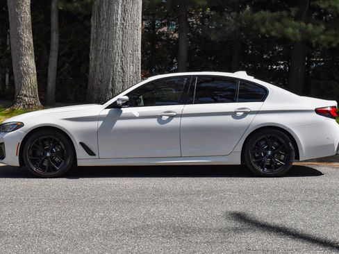 Used 2022 BMW 530i xDrive w/ M Sport Package AWD/4WD image 4