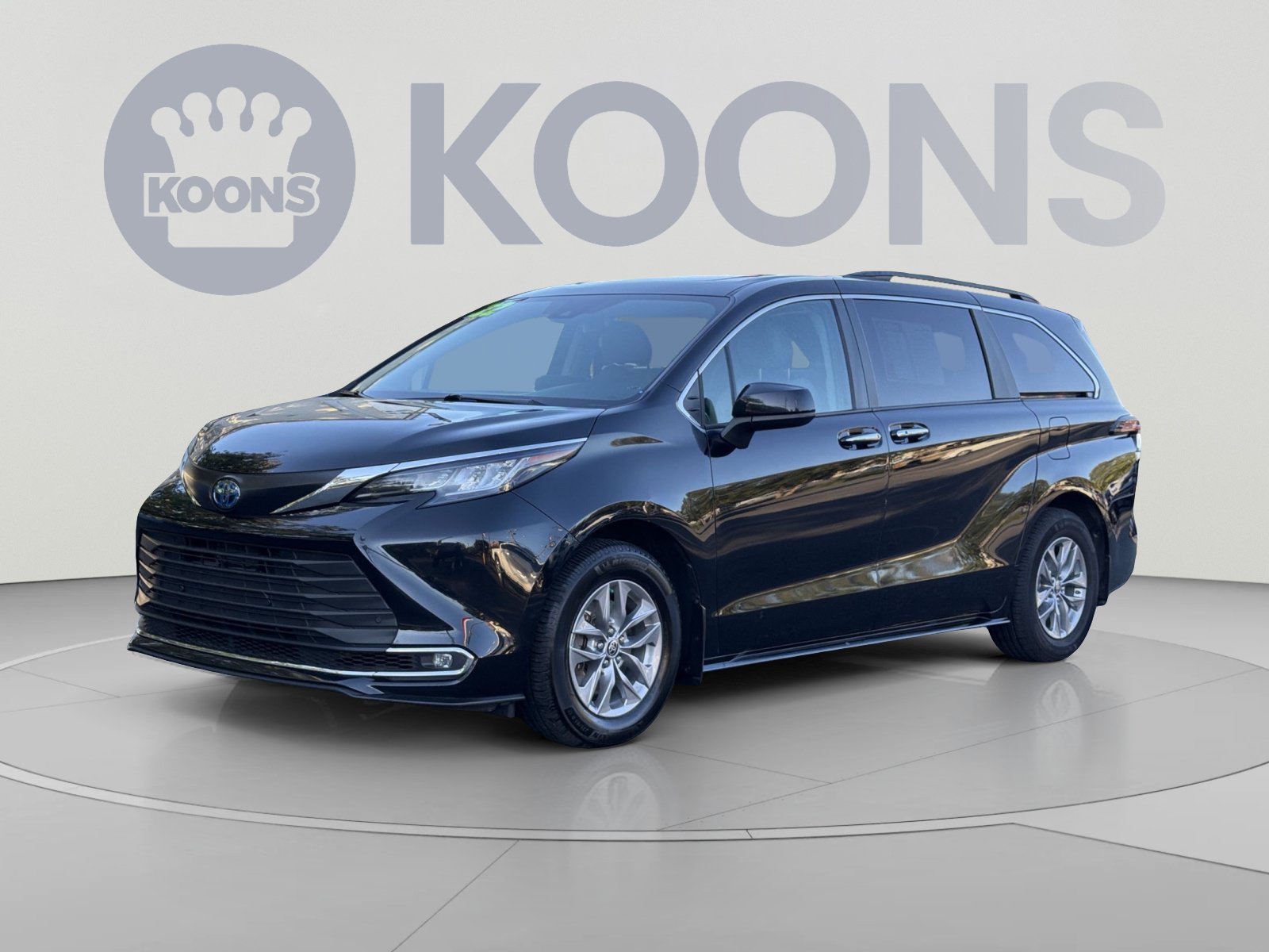 Used 2022 Toyota Sienna XLE AWD/4WD image 1