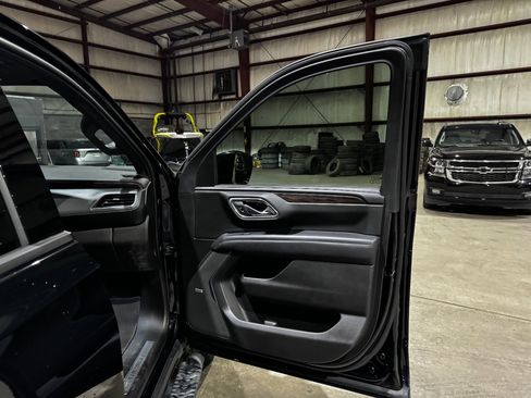 Used 2021 Chevrolet Tahoe Z71 w/ Z71 Signature Package image 24