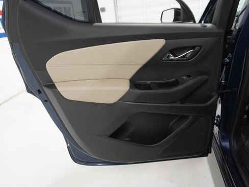 Used 2023 Chevrolet Traverse LS image 30