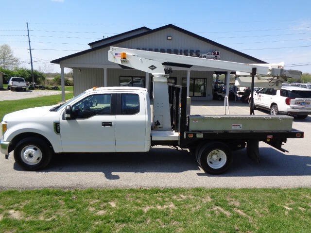 Used 2017 Ford F350 XL w/ Power Equipment Group RWD image 3