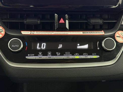 Used 2025 Toyota Corolla LE FWD image 18