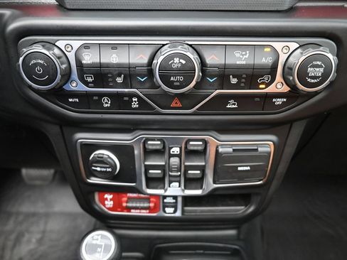 Used 2021 Jeep Wrangler Unlimited Rubicon w/ Cold Weather Group AWD/4WD image 22