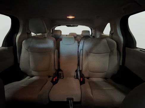 Used 2024 Toyota Sienna LE w/ LE Plus Package AWD/4WD image 23