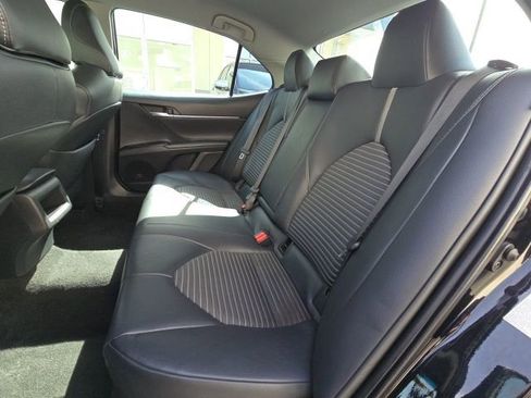 Used 2019 Toyota Camry SE image 11