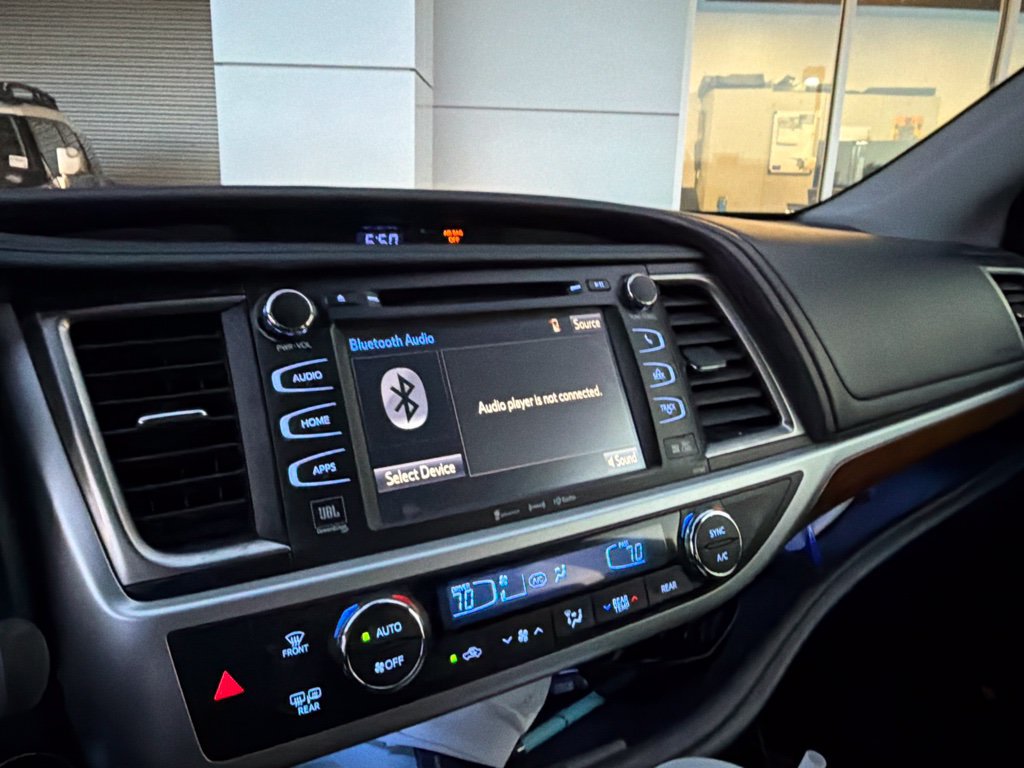 Used 2017 Toyota Highlander Limited AWD/4WD image 8