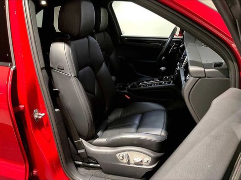 Used 2024 Porsche Macan image 22