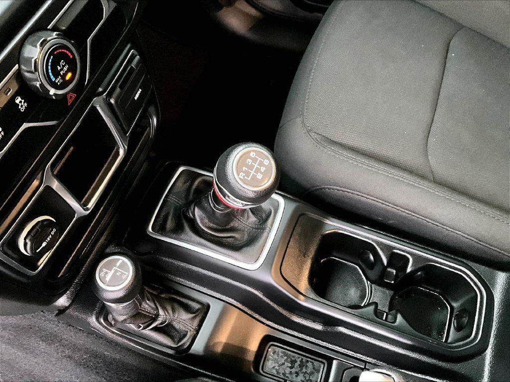 Used 2019 Jeep Wrangler Sport AWD/4WD image 16