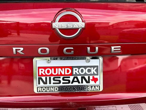 Used 2024 Nissan Rogue SL FWD image 9