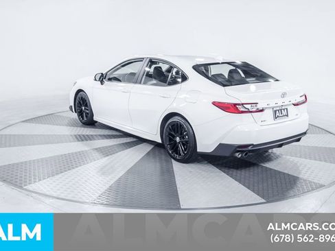 Used 2025 Toyota Camry SE image 7