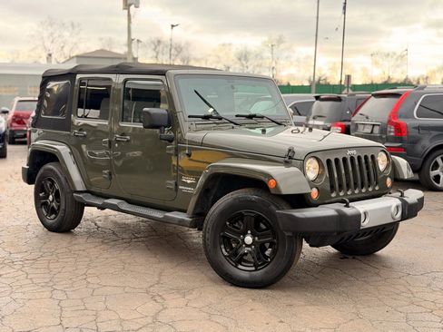Used 2015 Jeep Wrangler Unlimited Sahara w/ Connectivity Group image 3